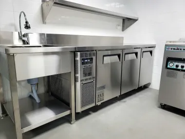 KURF18-3: Bàn nửa đông nửa mát 3 cánh inox 1m8 Turbo Air